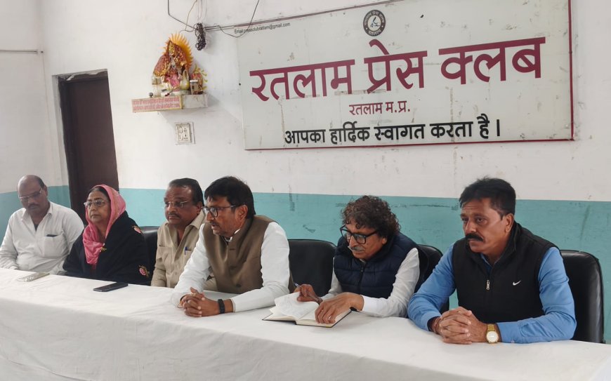 मनरेगा से महात्मा गांधी का नाम हटाना गांधी-विरोधी सोच  : कांग्रेस का केंद्र सरकार पर हमला