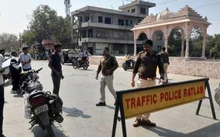 रतलाम: बिना नंबर प्लेट वाहनों पर पुलिस का शिकंजा : शहर में चला विशेष जांच अभियान