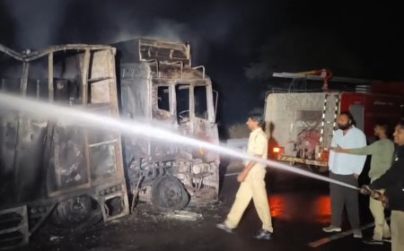 कल्याण केदारेश्वर घाट पर तेल से भरे ट्रक में भीषण आग : 1500 डिब्बे जलकर खाक