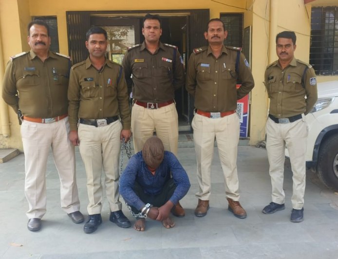 विधायक कार्यालय में चोरी का आरोपी गिरफ्तार : 3.60 लाख के सोने के आभूषण बरामद