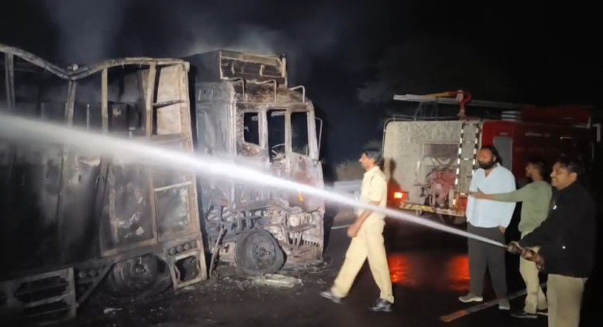 कल्याण केदारेश्वर घाट पर तेल से भरे ट्रक में भीषण आग : 1500 डिब्बे जलकर खाक