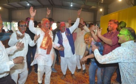 शैलेंद्र डागा परिवार का होली मिलन समारोह: भजनों संग रंग-गुलाल की बिखरी उमंग
