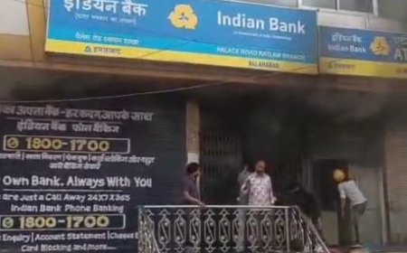महलवाड़ा क्षेत्र में इंडियन बैंक में लगी आग : बैंक में आग लगने से मचा हड़कंप : कड़ी मशक्कत के बाद आग पर पाया काबू