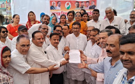 रतलाम में कांग्रेस का धरना : महंगाई, बिजली दर वृद्धि और ईंधन संकट के खिलाफ प्रदर्शन