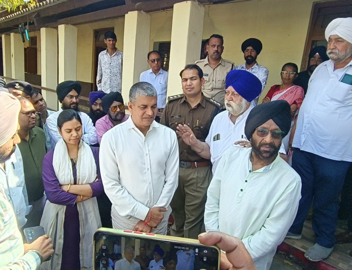 रतलाम में MPPSC SET परीक्षा के दौरान सिख छात्रा की पगड़ी उतरवाने पर विवाद : प्रशासन ने मांगी माफी