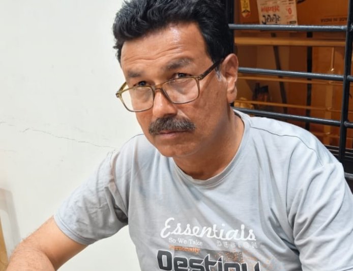 भवन निर्माण अनुमति के नाम पर रिश्वत : ग्राम पंचायत कनेरी का सचिव 4500 रुपये लेते लोकायुक्त के हत्थे चढ़ा