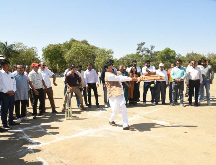 वे.रे.मजदूर संघ : दादा जे.जी. माहुरकर की स्मृति में अंतर विभागीय क्रिकेट टूर्नामेंट का शुभारंभ : पहले दिन खेले गए चार मुकाबले : 24 टीमें ले रही हैं भाग