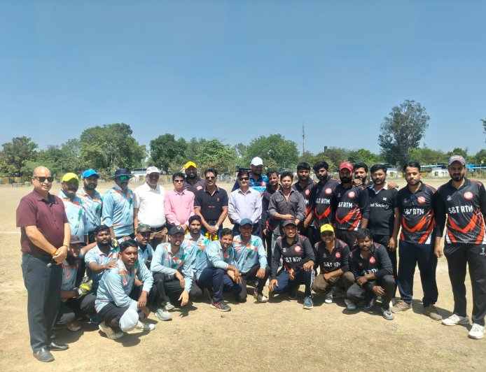 माहुरकर ट्रॉफी मे क्वार्टर फाइनल में हुए रोमांचक मुकाबले : सेमीफाइनल में आरपीएफ, सीएंडडब्ल्यू, पर्सनल और टीआरओ की एंट्री : सोमवार को होंगे  सेमीफाइनल और फाइनल : डीआरएम करेंगे पुरस्कार वितरण