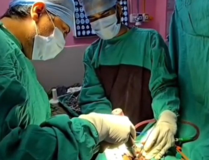 रतलाम में पहली बार ‘अवेक क्रेनियोटॉमी’ द्वारा डॉ मिलेश नागर ने 17 वर्षीय युवती का किया दिमाग का सफल ऑपरेशन