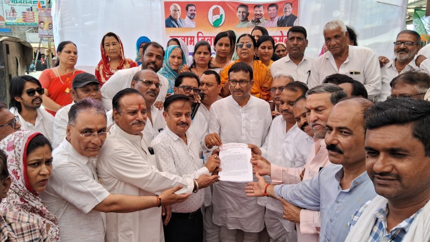 रतलाम में कांग्रेस का धरना : महंगाई, बिजली दर वृद्धि और ईंधन संकट के खिलाफ प्रदर्शन