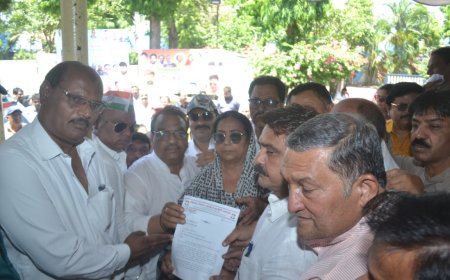 भ्रष्टाचार और टैक्स बढ़ोतरी के खिलाफ सड़कों पर उतरी कांग्रेस : नगर निगम का किया घेराव : निगमयुक्त को सौपा ज्ञापन : उग्र आंदोलन की दी चेतावनी