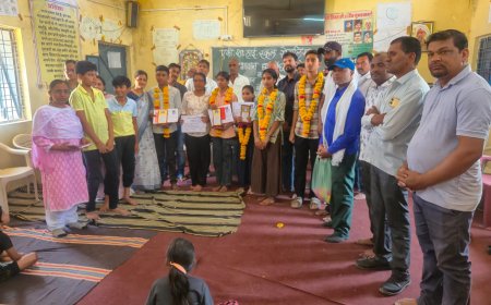 दिवंगत शिक्षक गजराज सिंह राठौर की स्मृति में सेमलिया गांव के प्रतिभाशाली छात्रों को किया पुरस्कृत : दसवीं टॉपर को हर वर्ष देंगे ₹10000 का पुरस्कार