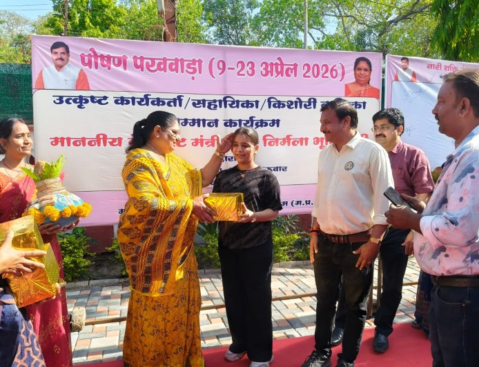 सेंट स्टीफेंस स्कूल की सृष्टि सिलावट का मंत्री निर्मला भूरिया ने किया सम्मान :12वीं बोर्ड में प्रदेश में तीसरा स्थान : शानदार रिजल्ट से बढ़ा स्कूल का गौरव, नारी शक्ति अभियान में मिली विशेष पहचान