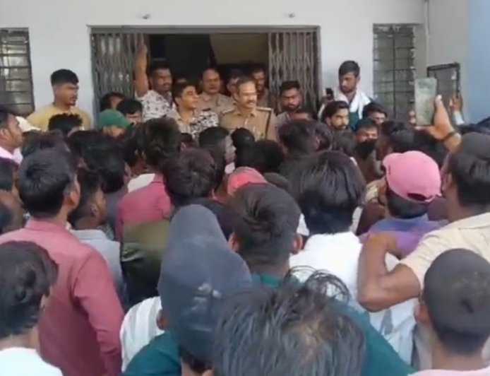 डीजे विवाद ने ली युवक की जान : मामूली कहासुनी बनी खूनी संघर्ष : बिना फेरे लौटीं तीनों बारातें : डीजे संचालक समेत कई पर हत्या का केस