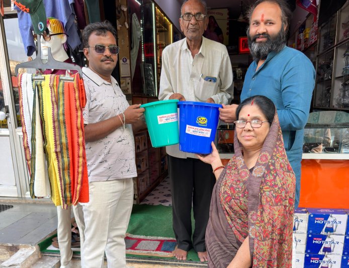 स्वच्छता सर्वेक्षण 2025-26 : नगर परिषद सैलाना द्वारा डस्टबिन वितरण एवं जनजागरूकता अभियान शुरू