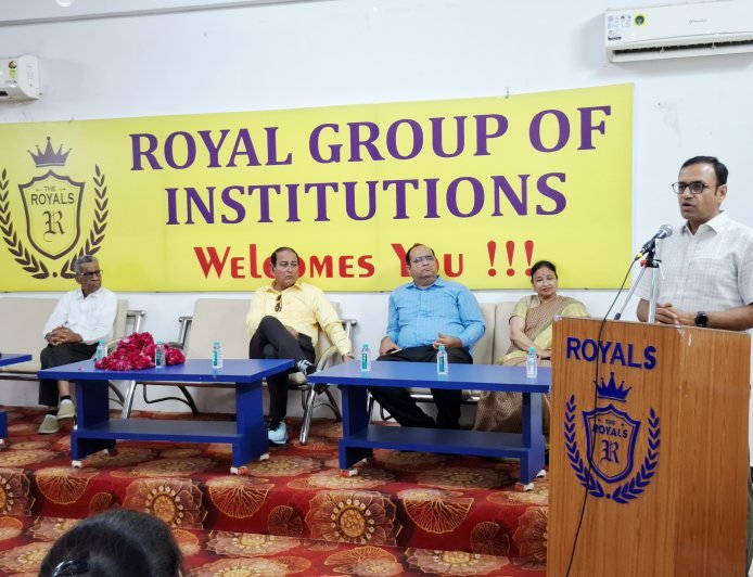 रॉयल कॉलेज में वरिष्ठ IAS राहुल जैन ने विद्यार्थियों को दिए सफलता के मूल मंत्र