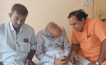 85 वर्षीय बुजुर्ग सुरक्षित पहुंचे घर : ट्रेन में अकेले सफर कर रहे थे : रतलाम में काकानी ने उतारकर परिवार से मिलवाया