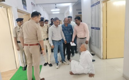 पूर्व गृह मंत्री हिम्मत कोठारी एसपी ऑफिस के बाहर बैठे धरने पर : मीसाबंदी के प्लॉट पर अवैध कब्जे पर कार्रवाई नहीं होने से फूटा गुस्सा : पुलिस की कार्यप्रणाली पर उठे सवाल