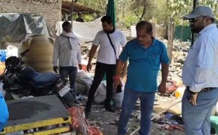 कोर्ट के आदेश पर निगम की बड़ी कार्रवाई : रहवासी क्षेत्रों से हटे कबाड़ गोदाम : कबाड़ जुलवानिया ट्रेंचिंग ग्राउंड पहुंचाया
