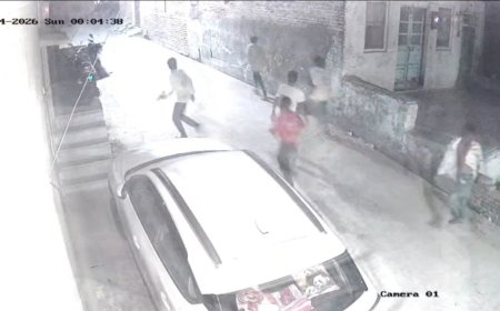 शादी के दौरान विवाद : डांस देखने पहुंचे स्थानीय युवकों और बारातियों के बीच विवाद : जमकर हुई हाथापाई : नकाबपोश युवकों ने किया पथराव : माणक चौक थाना पुलिस जांच में जुटी