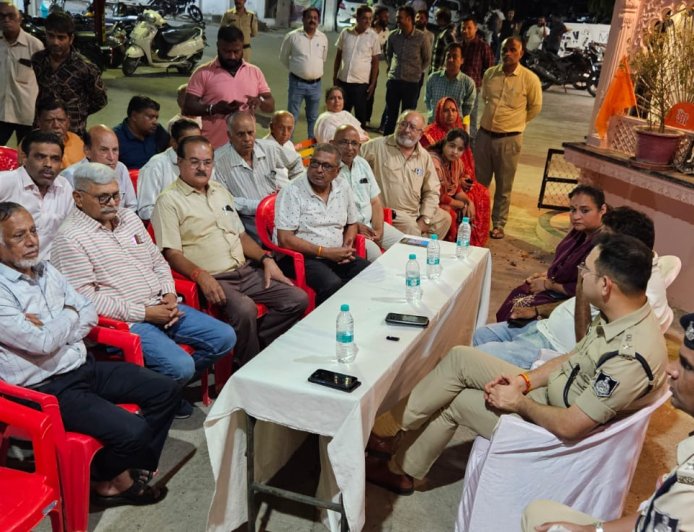 अलकापुरी में पुलिस का जनसंवाद अभियान : एसपी अमित कुमार ने सुनीं लोगों की समस्याएं