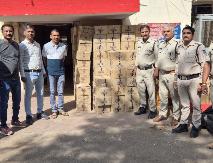 रतलाम औद्योगिक क्षेत्र पुलिस की बड़ी कार्रवाई : कंटेनर से 25 लाख से अधिक की अवैध बियर जब्त : आरोपी गिरफ्तार