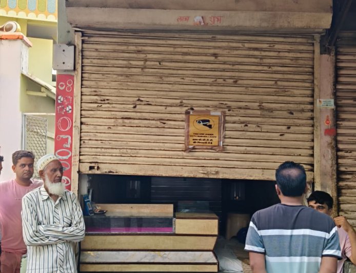 सैलाना के मुख्य बाजार में बड़ी चोरी : ज्वेलर्स दुकान से 20 लाख की चांदी ले उड़े चोर