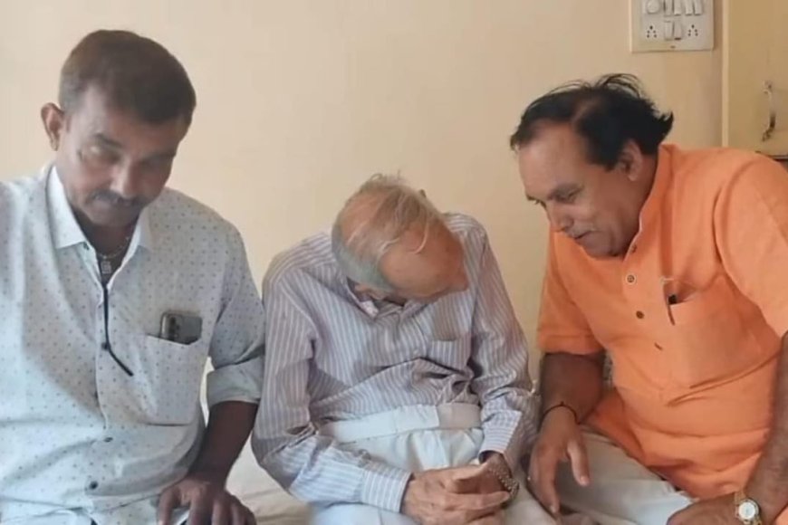 85 वर्षीय बुजुर्ग सुरक्षित पहुंचे घर : ट्रेन में अकेले सफर कर रहे थे : रतलाम में काकानी ने उतारकर परिवार से मिलवाया