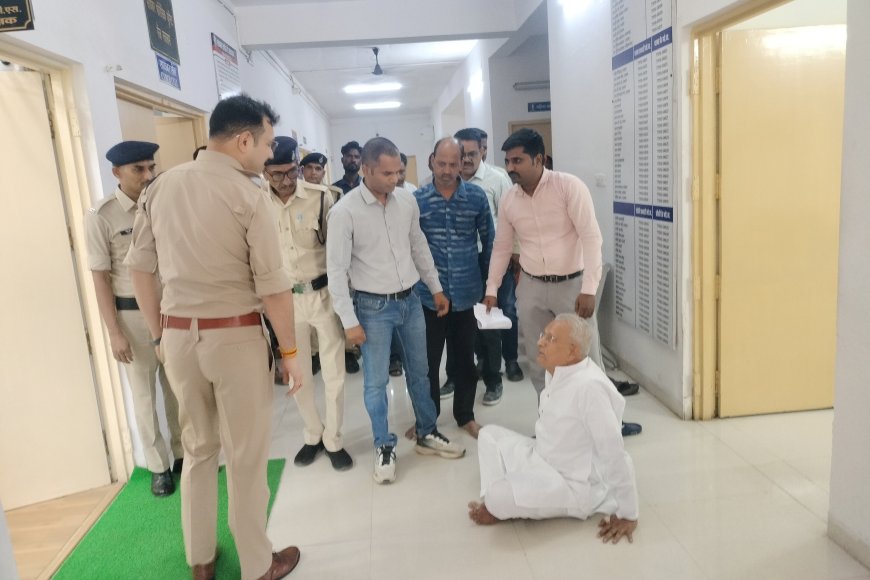 पूर्व गृह मंत्री हिम्मत कोठारी एसपी ऑफिस के बाहर बैठे धरने पर : मीसाबंदी के प्लॉट पर अवैध कब्जे पर कार्रवाई नहीं होने से फूटा गुस्सा : पुलिस की कार्यप्रणाली पर उठे सवाल