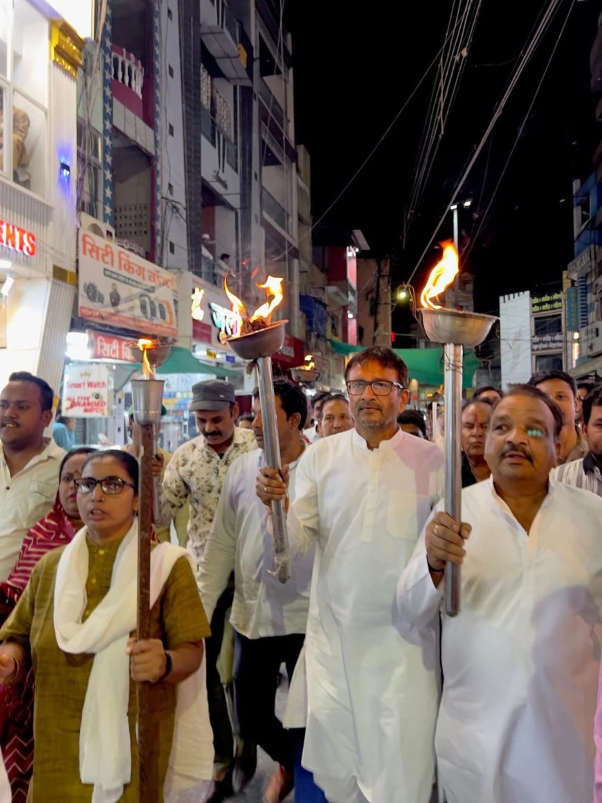 नीट पेपर लीक के विरोध में कांग्रेस की मशाल रैली : CBI जांच और धर्मेंद्र प्रधान के इस्तीफे की मांग