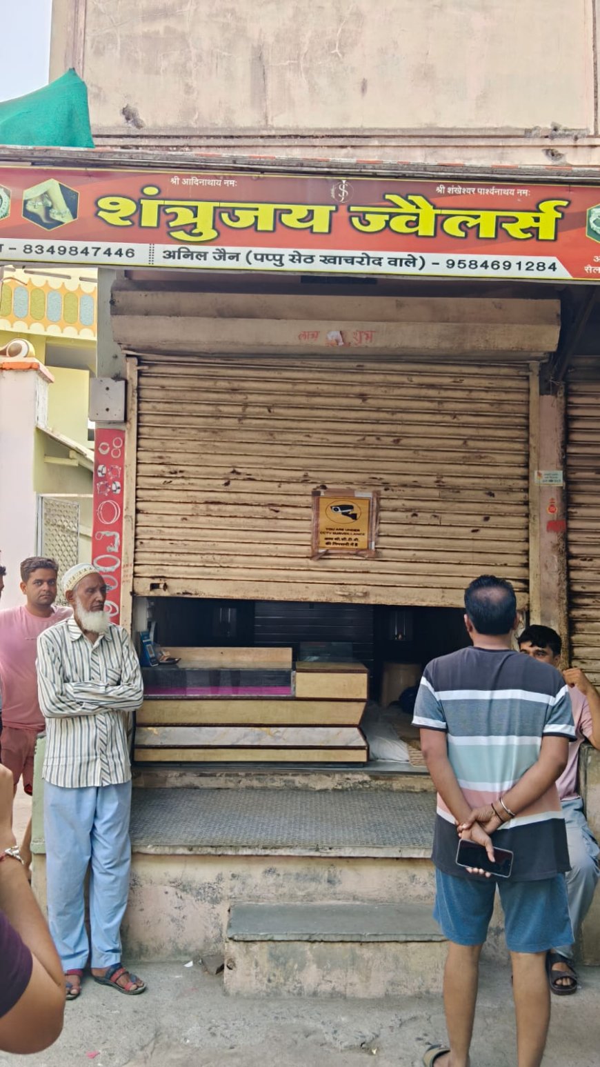 सैलाना के मुख्य बाजार में बड़ी चोरी : ज्वेलर्स दुकान से 20 लाख की चांदी ले उड़े चोर