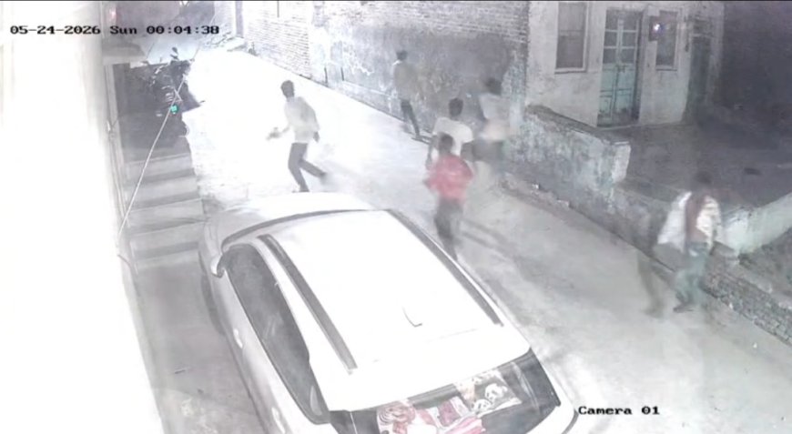 शादी के दौरान विवाद : डांस देखने पहुंचे स्थानीय युवकों और बारातियों के बीच विवाद : जमकर हुई हाथापाई : नकाबपोश युवकों ने किया पथराव : माणक चौक थाना पुलिस जांच में जुटी