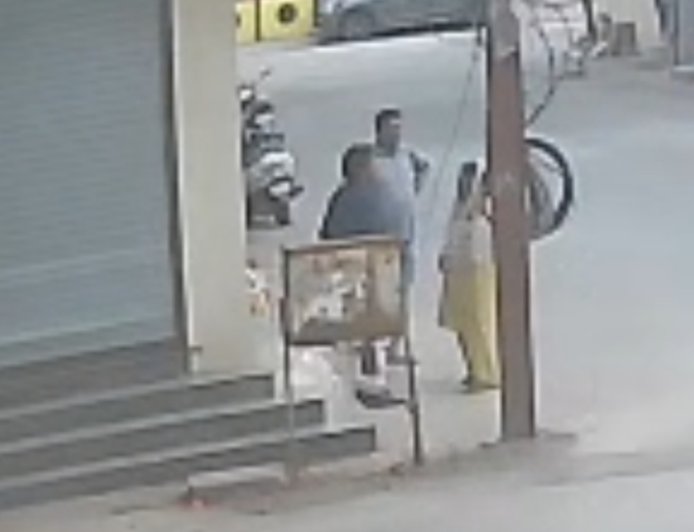 बेखौफ अपराधी :गुरुद्वारे जा रही रिटायर्ड शिक्षिका से सुरक्षा का झांसा देकर लूट : सोने के आभूषण लेकर हुए फरार