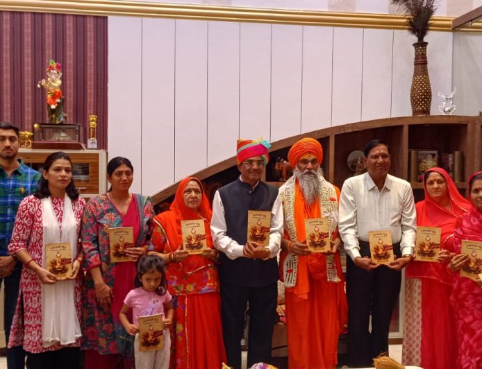 राज्यसभा सदस्य बालयोगी उमेश नाथ जी ने किया “उपासना के सूत्र”  'द सीक्रेट्स ऑफ दाता होकम' पुस्तक का विमोचन