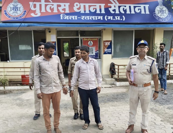 सैलाना में गोवंश अवशेष फेंकने के मामले का खुलासा : दो आरोपी गिरफ्तार : हिंदूवादी संगठनों ने किया था चक्काजाम