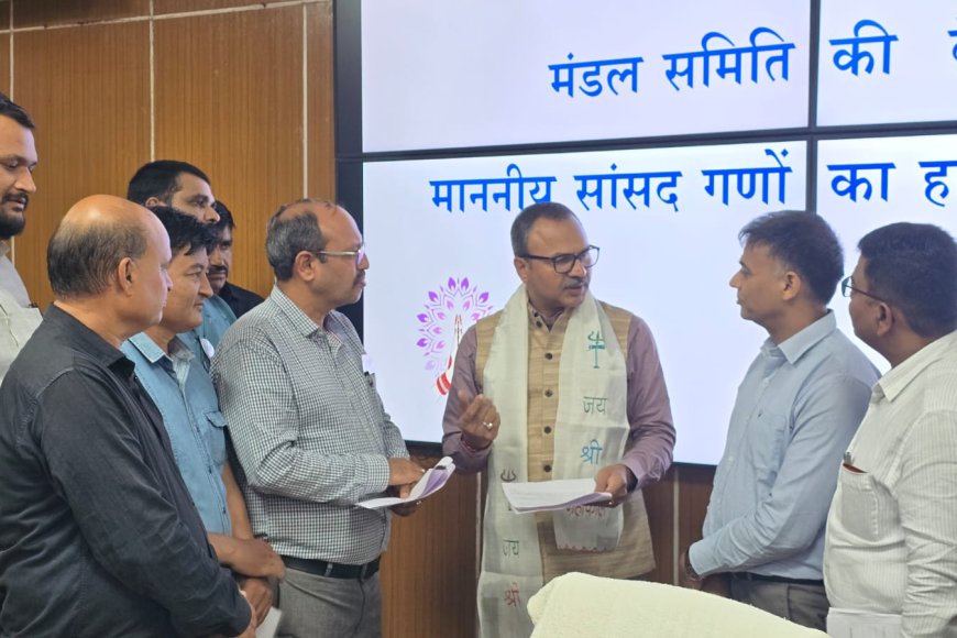 वेरे मजदूर संघ ने किया महाप्रबंधक पश्चिम रेलवे का स्वागत : 12 सूत्री मांगो को लेकर सौंपा ज्ञापन