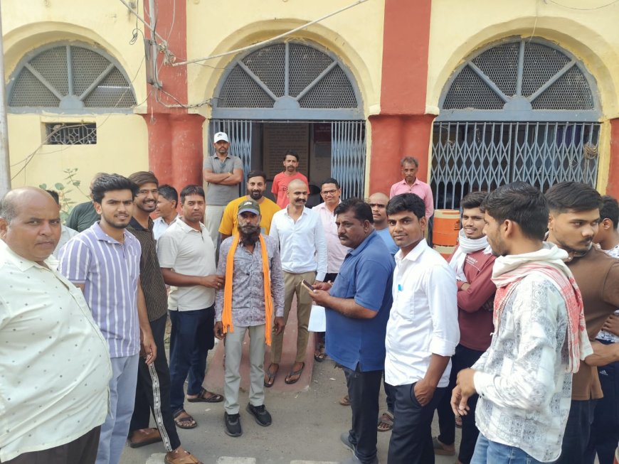करमदी में संदिग्ध गतिविधियों से दहशत : ग्रामीण खुद कर रहे रातभर पहरेदारी : सुरक्षा व्यवस्था पर उठे सवाल : ग्रामीणों ने पुलिस-प्रशासन को सौंपा ज्ञापन