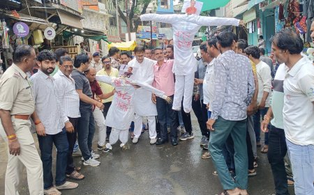 मूंग खरीदी, ई-टोकन व्यवस्था और नीट पेपर लीक के विरोध में किसान कांग्रेस का प्रदर्शन : केंद्रीय मंत्रियों के पुतले फूंके