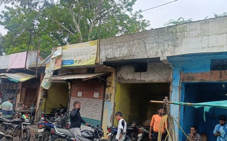 सैलाना : बस स्टैंड चौड़ीकरण मामले में नया मोड़: प्रशासन सख्त, एसडीएम-सीएमओ को दिए कार्रवाई के निर्देश : जर्जर दुकानों से जनहानि हुई तो दोनों अधिकारियों की होगी जवाबदेही