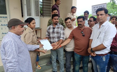 आलोट में पटवारी पर जानलेवा हमले के विरोध में पटवारी संघ का प्रदर्शन : हमलावरों पर कड़ी कार्रवाई की मांग : अनुविभागीय अधिकारी एवं एसडीओपी को सौंपा ज्ञापन