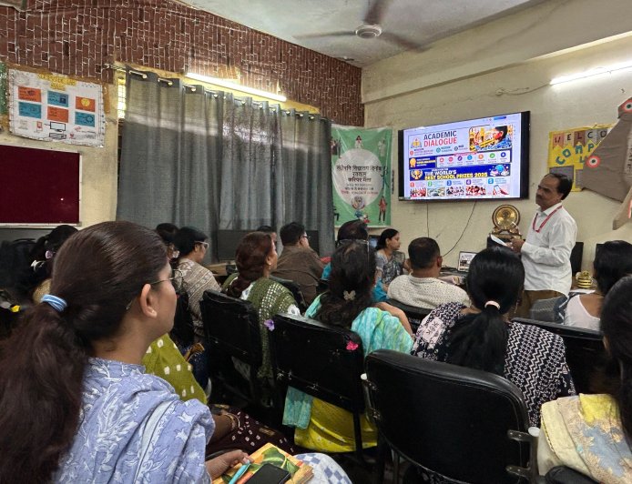 विश्व के श्रेष्ठ विद्यालयों से सीखने को लेकर सांदीपनी विद्यालय में अकादमिक संवाद आयोजित : विश्व के पाँच उत्कृष्ट विद्यालयों के नवाचारों पर हुई चर्चा, स्थानीय स्तर पर अपनाने का लिया संकल्प