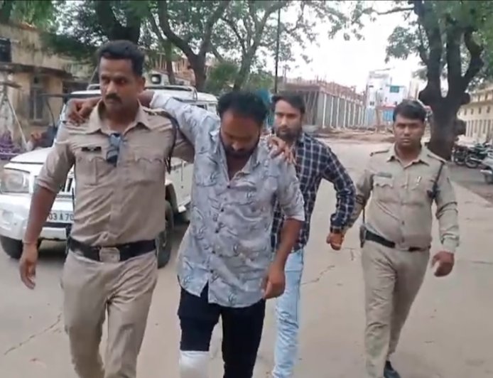 रतलाम में एक करोड़ की वसूली के लिए सराफा व्यापारी के घर फायरिंग मामले का मास्टरमाइंड पूर्व बजरंग दल नेता वीनू शर्मा गिरफ्तार : 40 लाख की सुपारी लेकर कराई थी वारदात