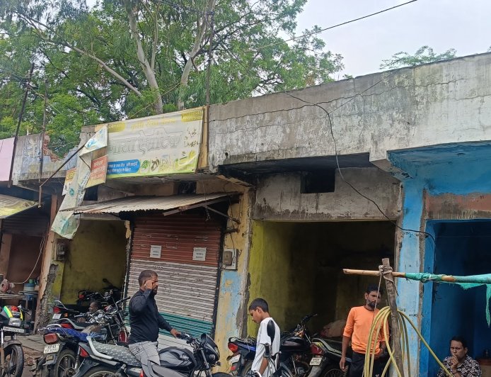 सैलाना : बस स्टैंड चौड़ीकरण मामले में नया मोड़: प्रशासन सख्त, एसडीएम-सीएमओ को दिए कार्रवाई के निर्देश : जर्जर दुकानों से जनहानि हुई तो दोनों अधिकारियों की होगी जवाबदेही