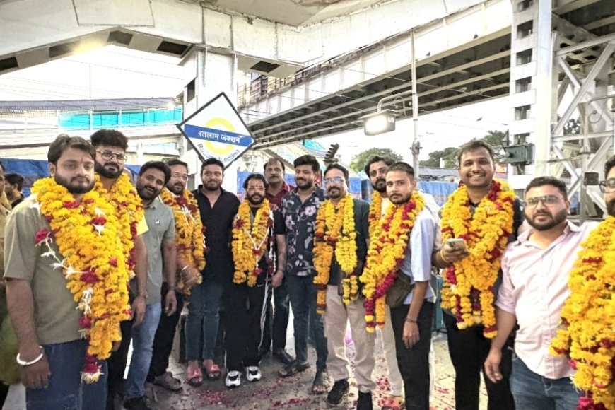 अमरनाथ यात्रा के लिए 12 श्रद्धालुओं का जत्था रवाना : स्व. अश्विन शर्मा को समर्पित यात्रा; रेलवे स्टेशन पर हुआ भव्य स्वागत