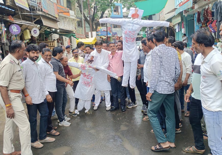 मूंग खरीदी, ई-टोकन व्यवस्था और नीट पेपर लीक के विरोध में किसान कांग्रेस का प्रदर्शन : केंद्रीय मंत्रियों के पुतले फूंके