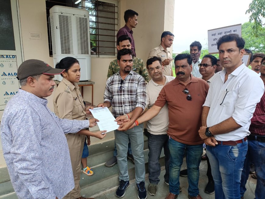 आलोट में पटवारी पर जानलेवा हमले के विरोध में पटवारी संघ का प्रदर्शन : हमलावरों पर कड़ी कार्रवाई की मांग : अनुविभागीय अधिकारी एवं एसडीओपी को सौंपा ज्ञापन
