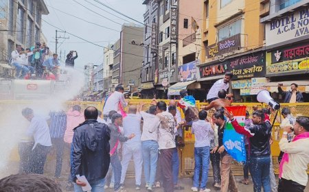 NSUI का शक्ति प्रदर्शन : विधायक निवास घेराव से पहले पुलिस ने रोका : वाटर कैनन चलाकर भीड़ को किया नियंत्रित