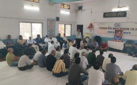 रतलाम के पत्रकार जगत ने श्रद्धांजलि सभा आयोजित कर वरिष्ठ पत्रकार शरद जोशी को दी श्रद्धांजलि : श्री जोशी स्मृति में प्रतिवर्ष “ साहसी पत्रकार” पुरस्कार