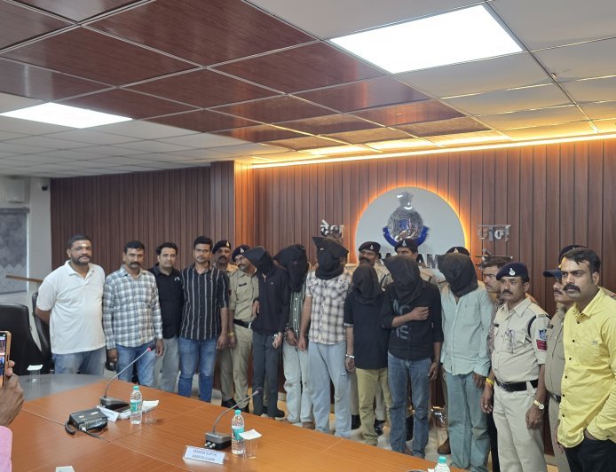 48 घंटे में करोड़ों की सराफा लूट का खुलासा : 6 आरोपी गिरफ्तार : 5.5 करोड़ का सोना-चांदी बरामद