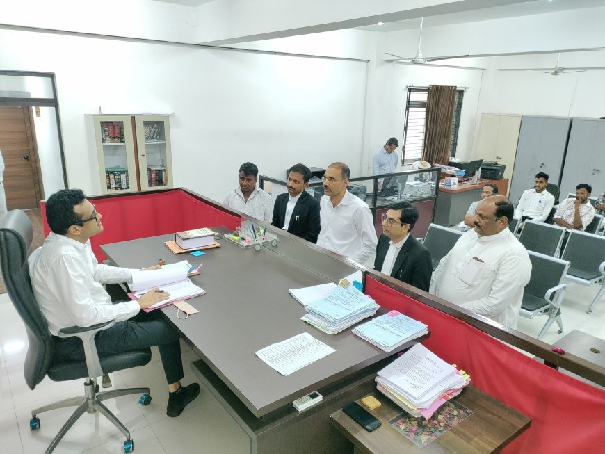 लंबित मामलों पर कलेक्टर की सख्ती : राजस्व, खनिज और फौजदारी प्रकरणों की होगी नियमित सुनवाई, लंबित प्रकरणों के जल्द निराकरण के निर्देश